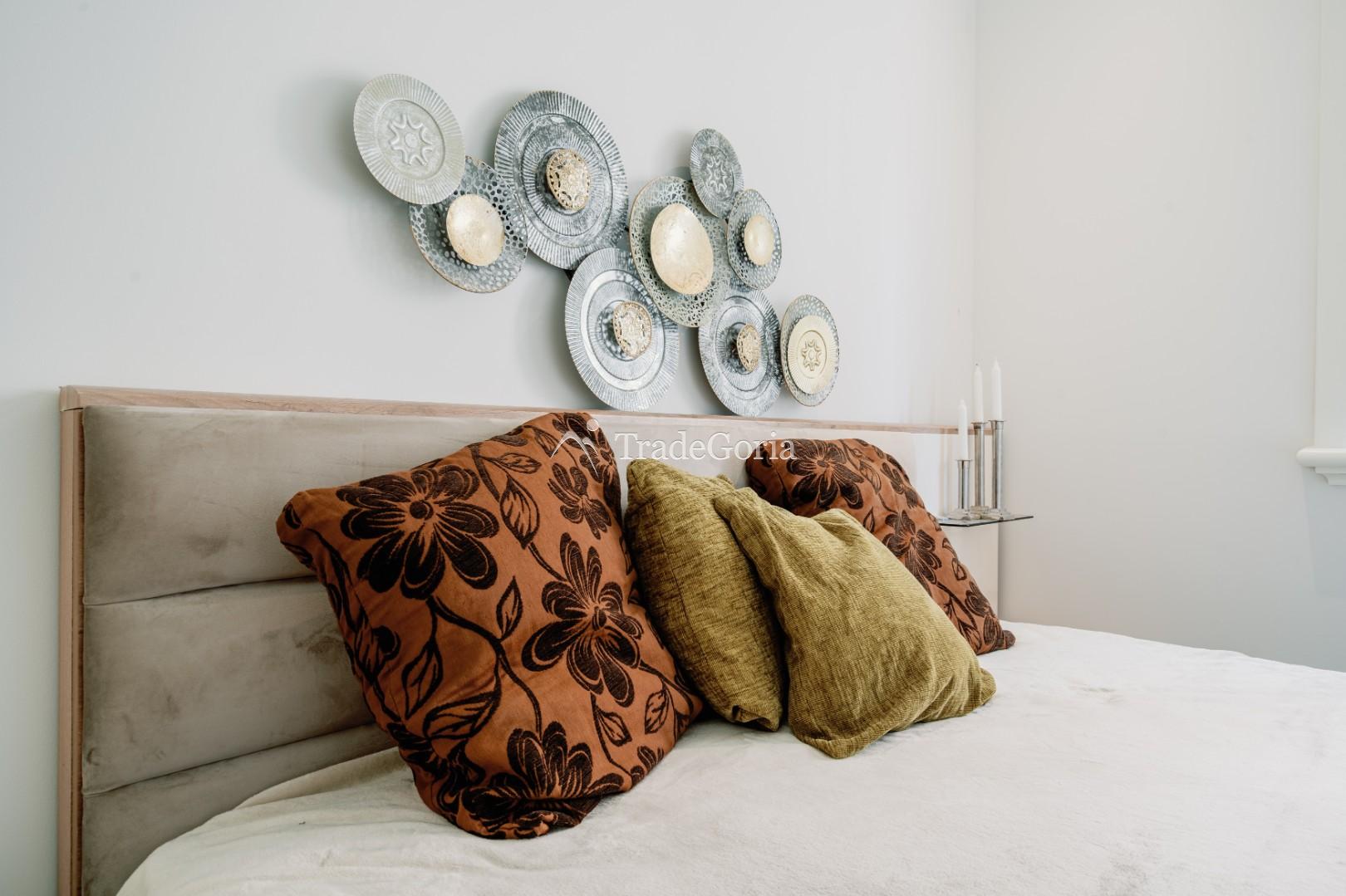 Apartment with 2 bedrooms and cozy courtyard in Centrale district, Lustica Bay