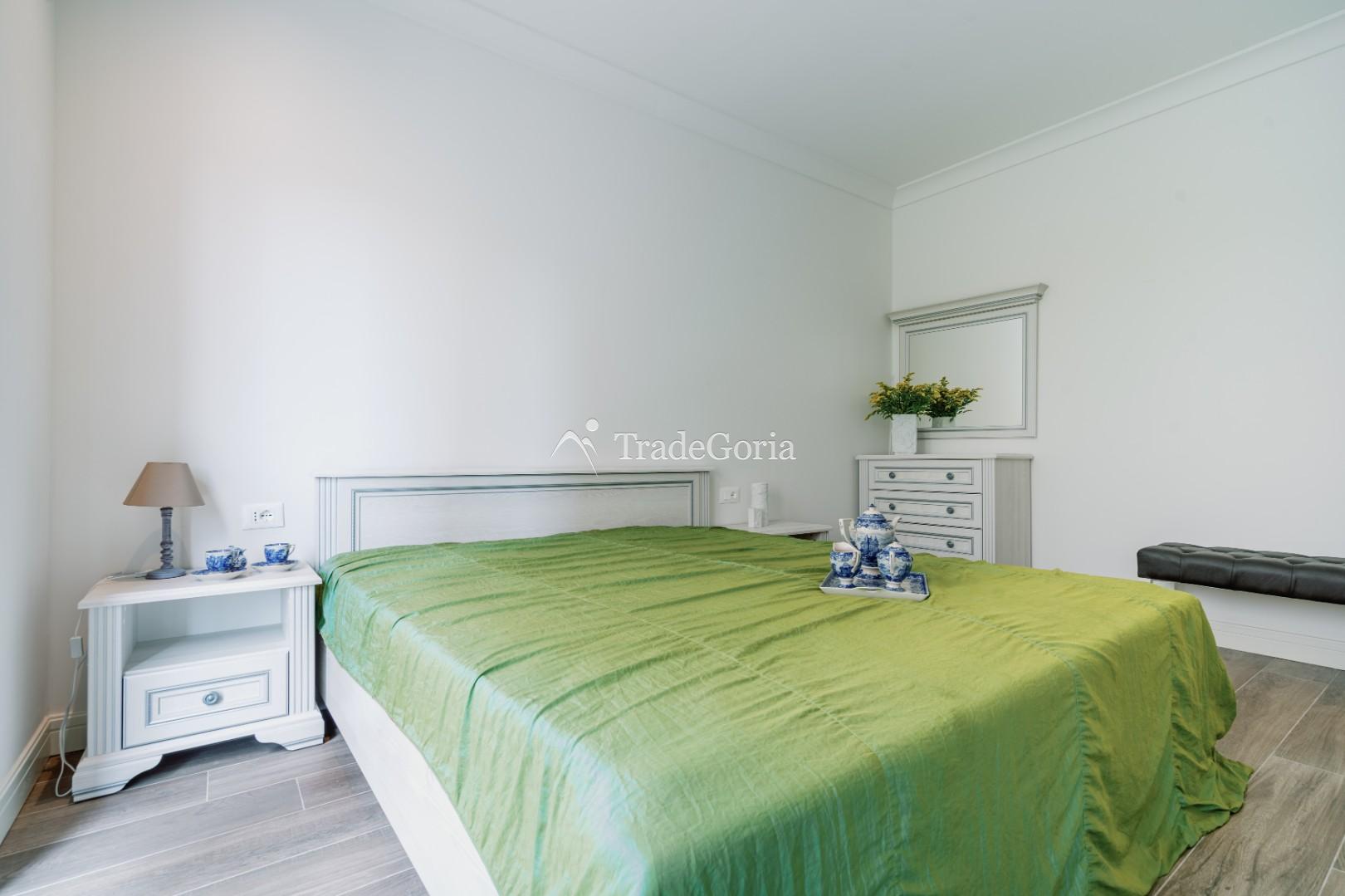 Apartment with 2 bedrooms and cozy courtyard in Centrale district, Lustica Bay