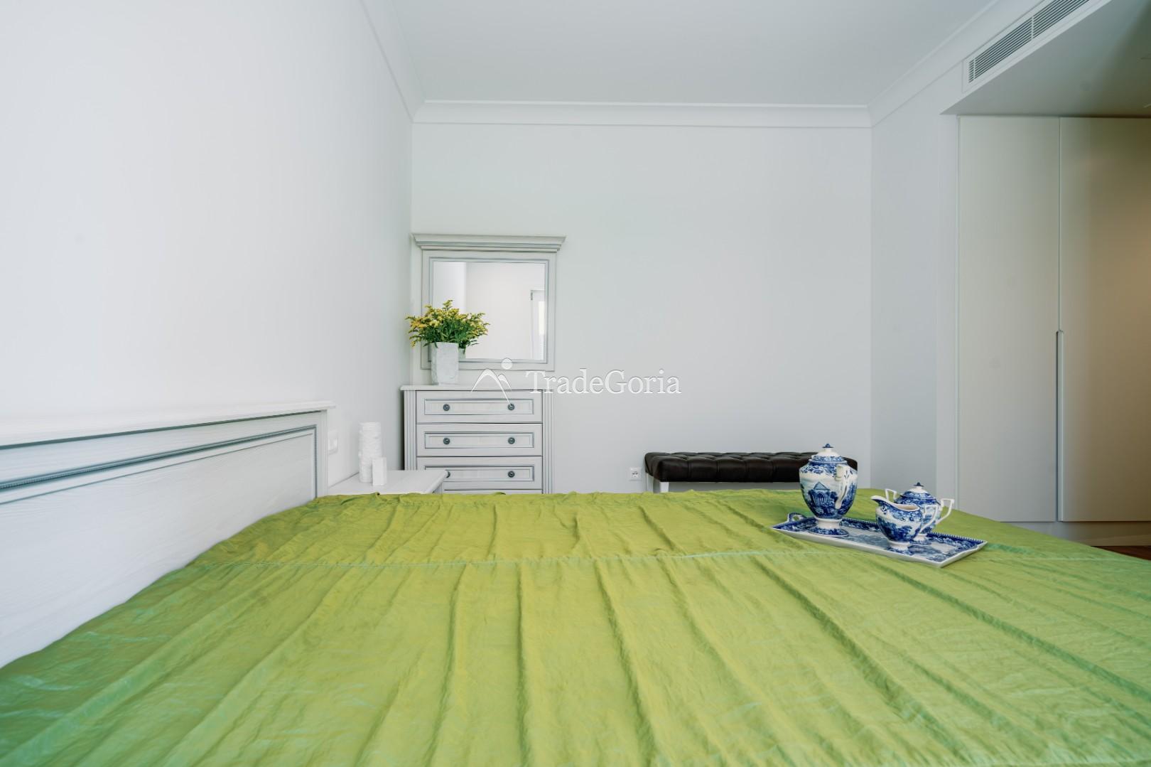 Apartment with 2 bedrooms and cozy courtyard in Centrale district, Lustica Bay