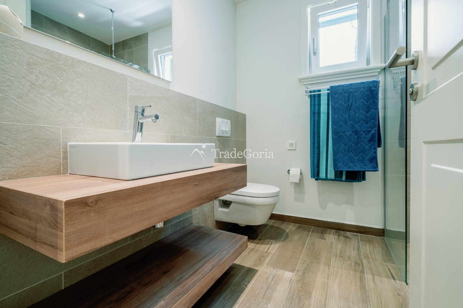 Apartment with 2 bedrooms and cozy courtyard in Centrale district, Lustica Bay