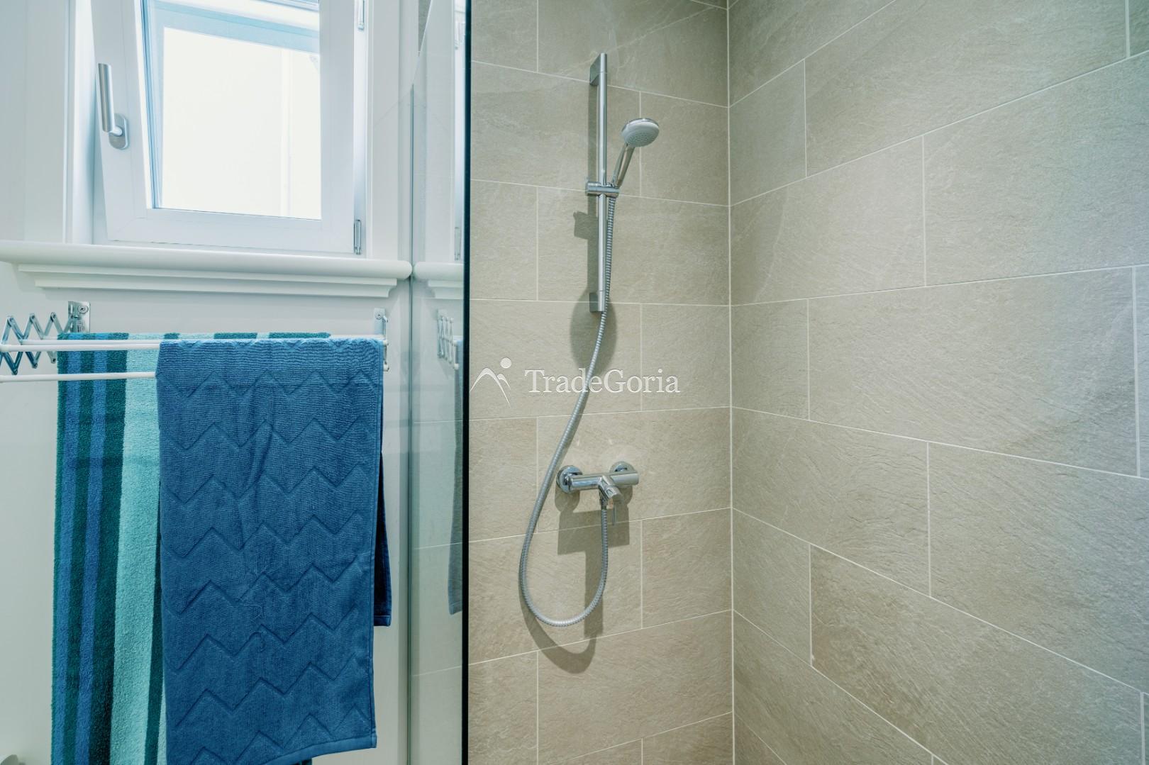 Apartment with 2 bedrooms and cozy courtyard in Centrale district, Lustica Bay