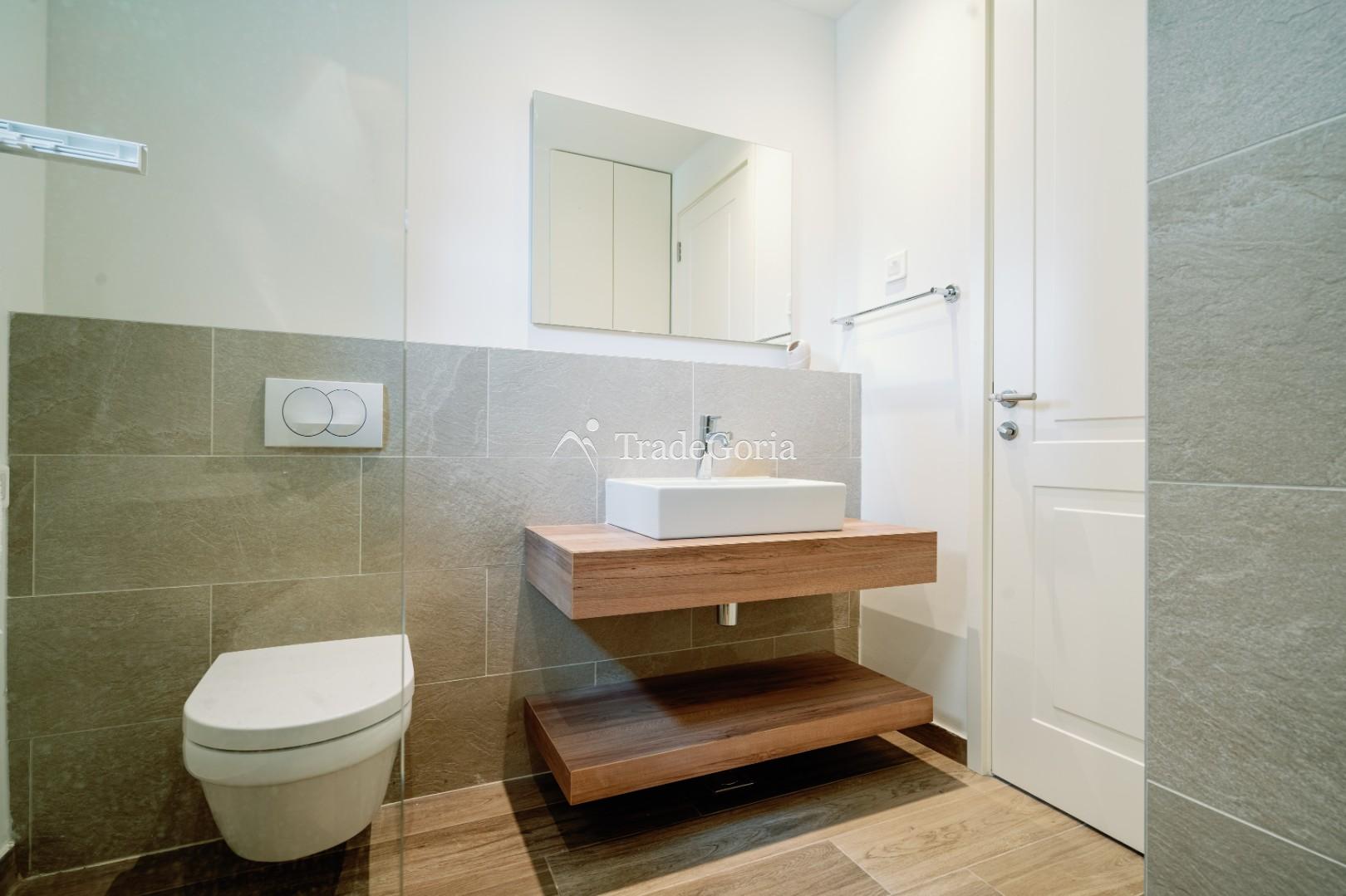 Apartment with 2 bedrooms and cozy courtyard in Centrale district, Lustica Bay