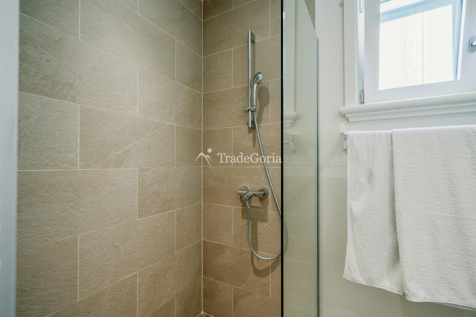 Apartment with 2 bedrooms and cozy courtyard in Centrale district, Lustica Bay