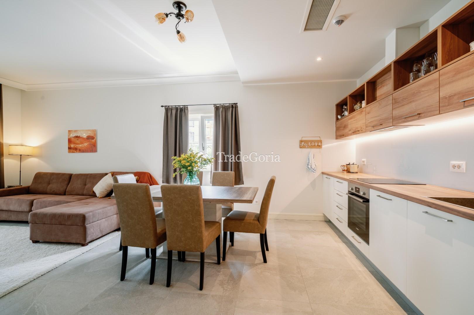 Apartment with 2 bedrooms and cozy courtyard in Centrale district, Lustica Bay