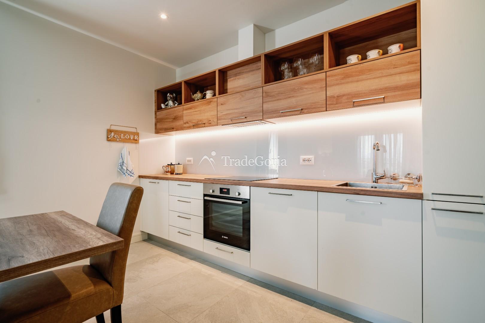 Apartment with 2 bedrooms and cozy courtyard in Centrale district, Lustica Bay