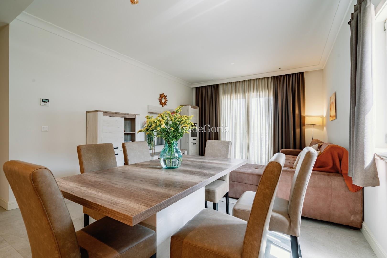 Apartment with 2 bedrooms and cozy courtyard in Centrale district, Lustica Bay