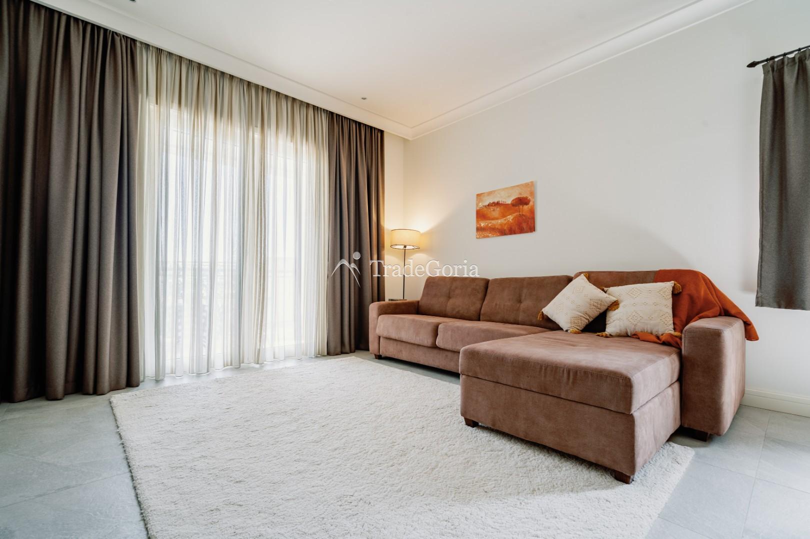 Apartment with 2 bedrooms and cozy courtyard in Centrale district, Lustica Bay
