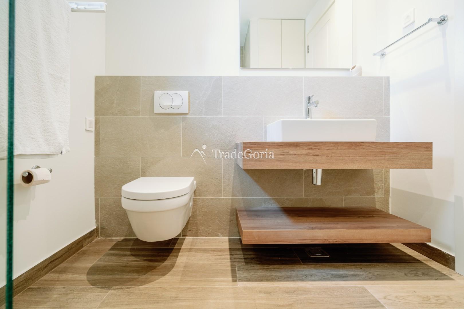 Apartment with 2 bedrooms and cozy courtyard in Centrale district, Lustica Bay
