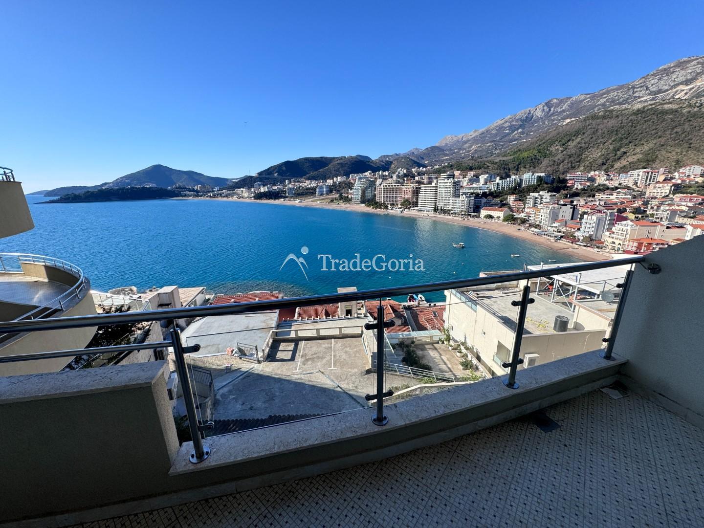 Stan sa 2 spavaće sobe i panoramskim pogledom na more u Rafailovićima, prva linija
