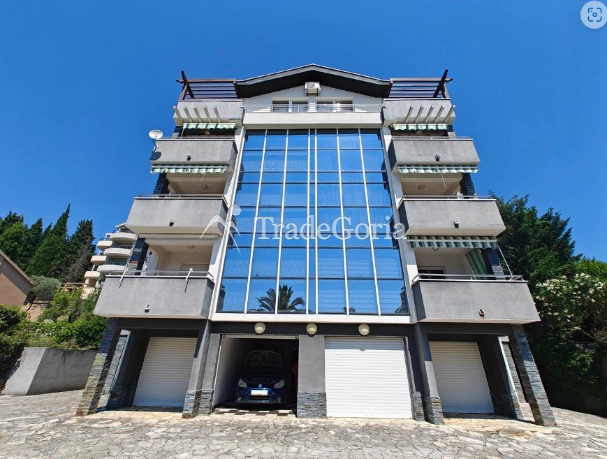 Apartment with 2 bedrooms and sea views in Donja Lastva