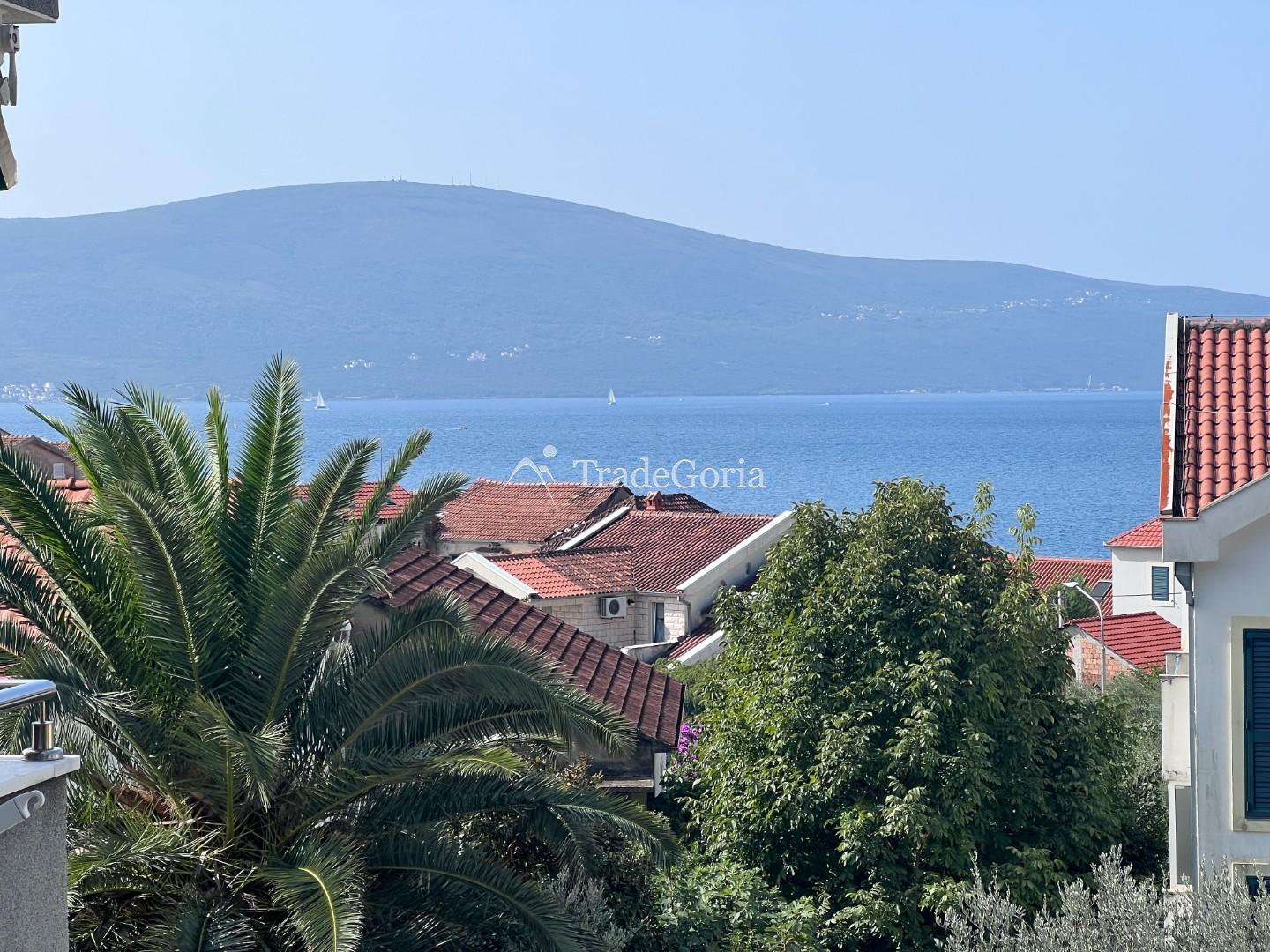 Apartment with 2 bedrooms and sea views in Donja Lastva