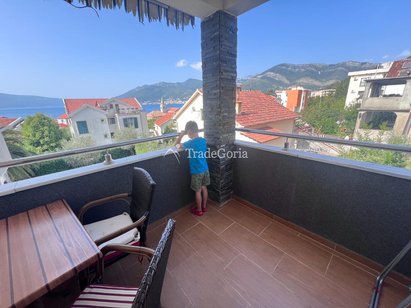 Apartment with 2 bedrooms and sea views in Donja Lastva