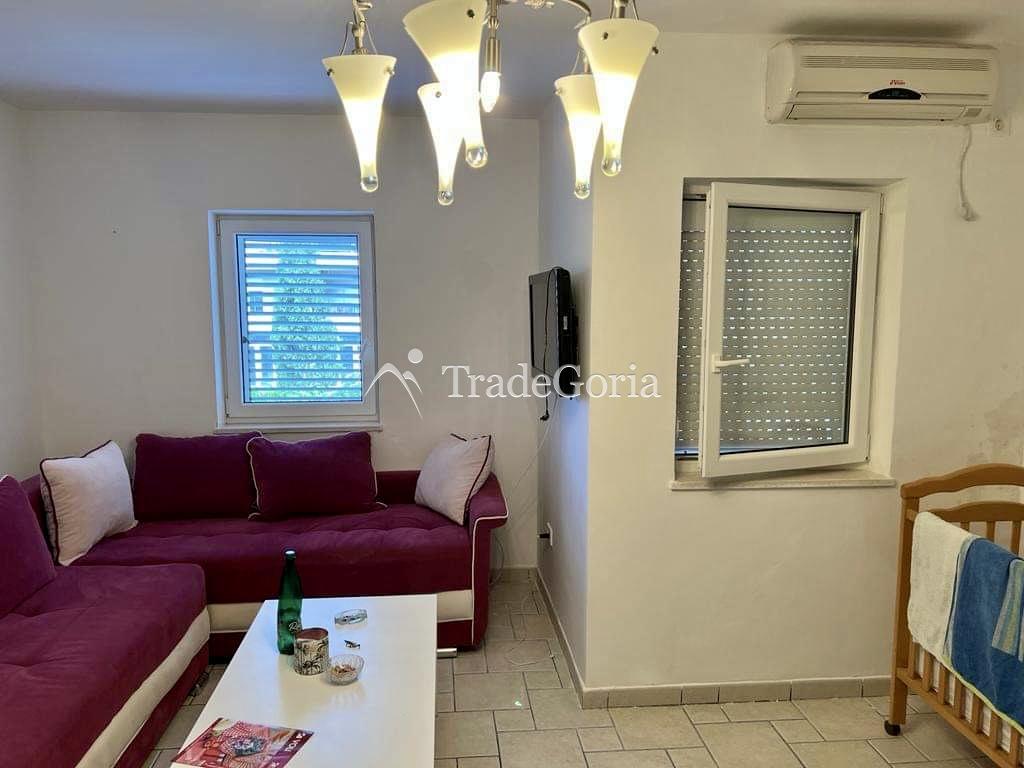 Apartment with 3 bedrooms 50 meters from the sea in Petrovac