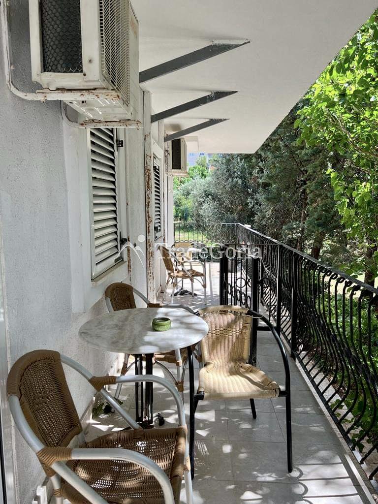 Apartment with 3 bedrooms 50 meters from the sea in Petrovac