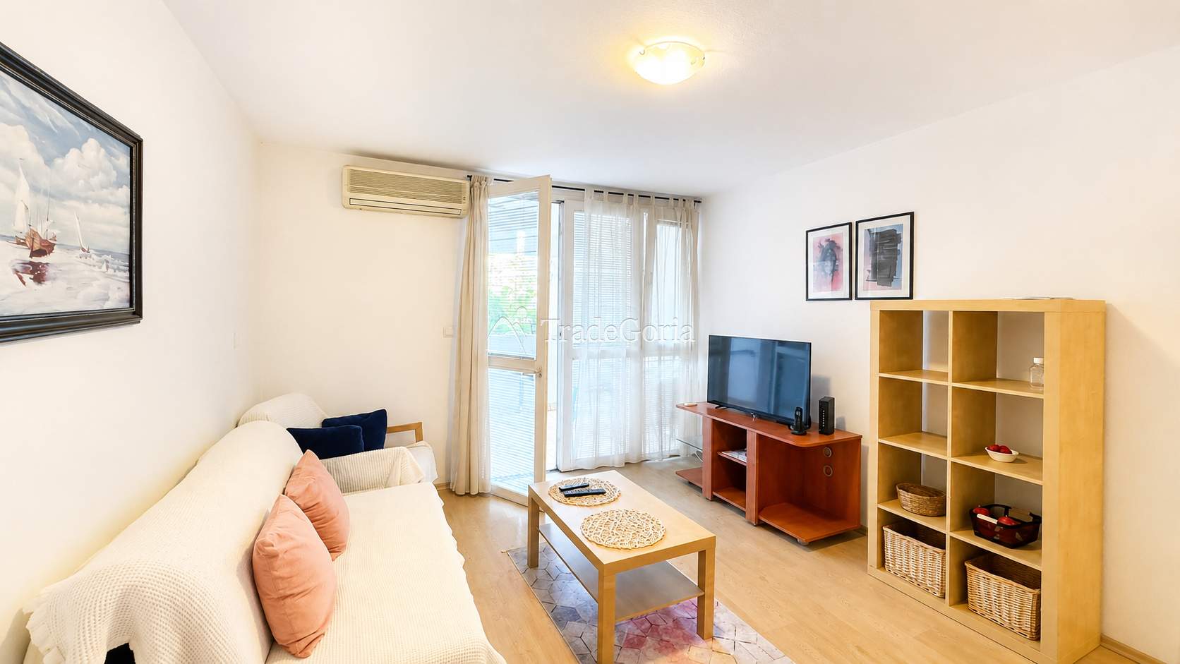Apartment with Large Terrace in Bar Center