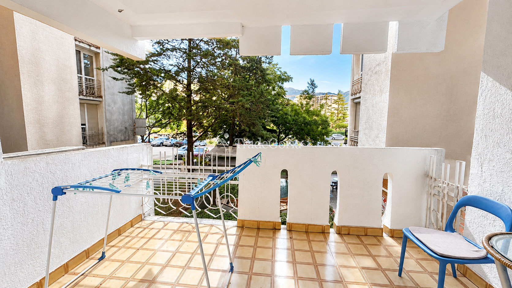 Apartment with Large Terrace in Bar Center