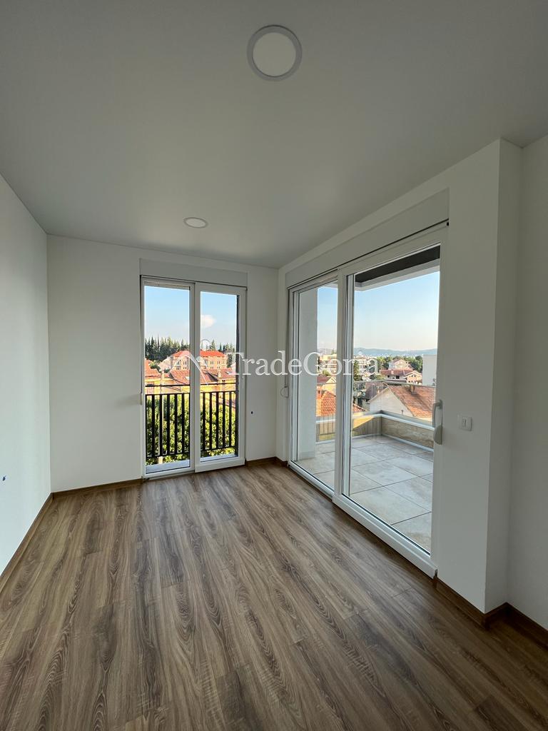 One-bedroom apartment with parking in a club house in Tivat - 163,400 euros