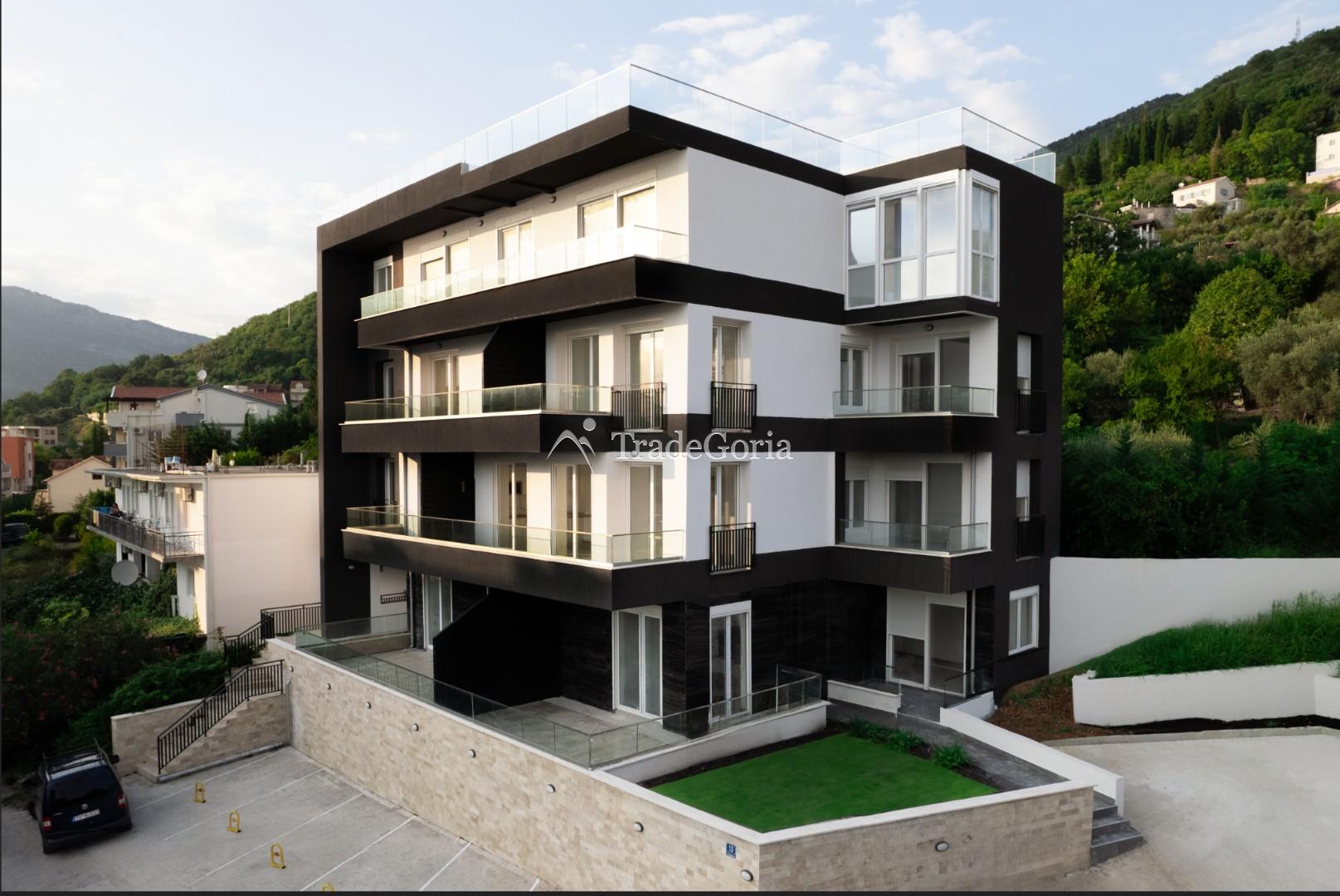 One-bedroom apartment with parking in a club house in Tivat - 163,400 euros