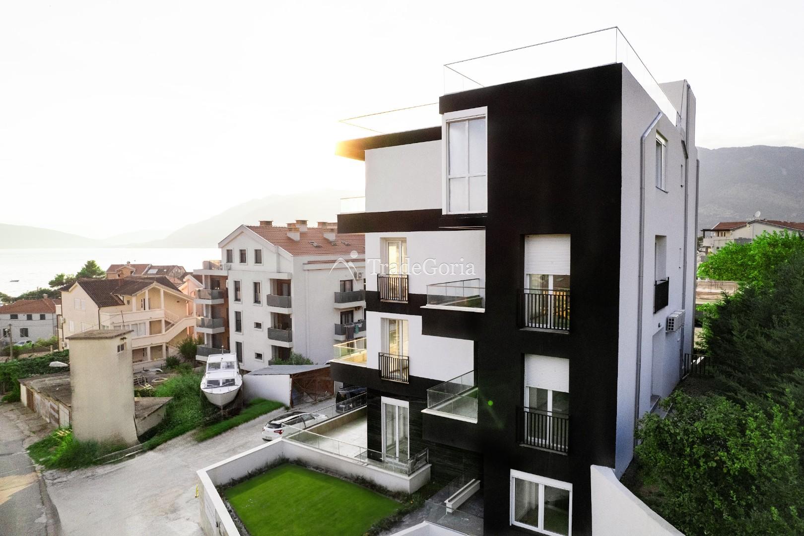 One-bedroom apartment with parking in a club house in Tivat - 163,400 euros