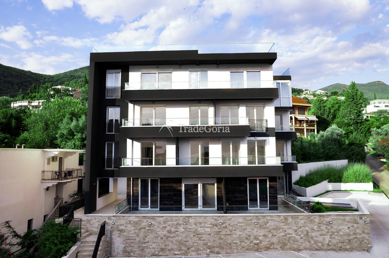 One-bedroom apartment with parking in a club house in Tivat - 163,400 euros