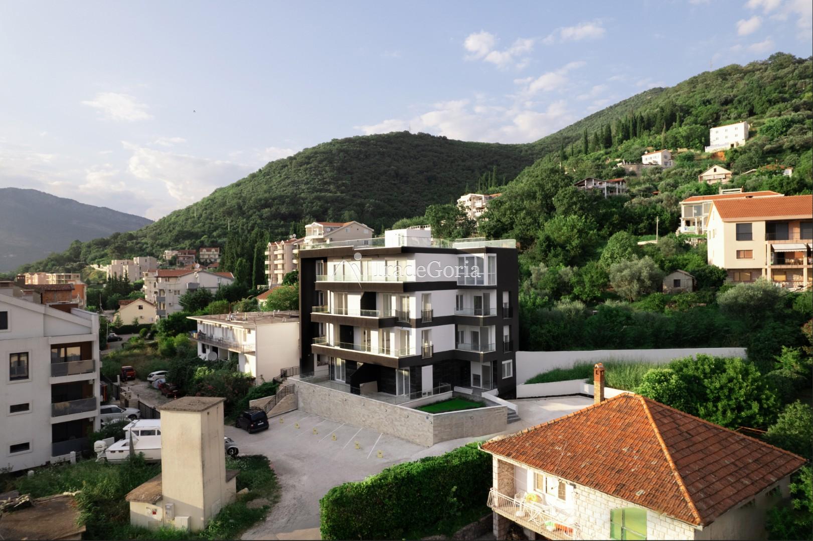 One-bedroom apartment with parking in a club house in Tivat - 163,400 euros
