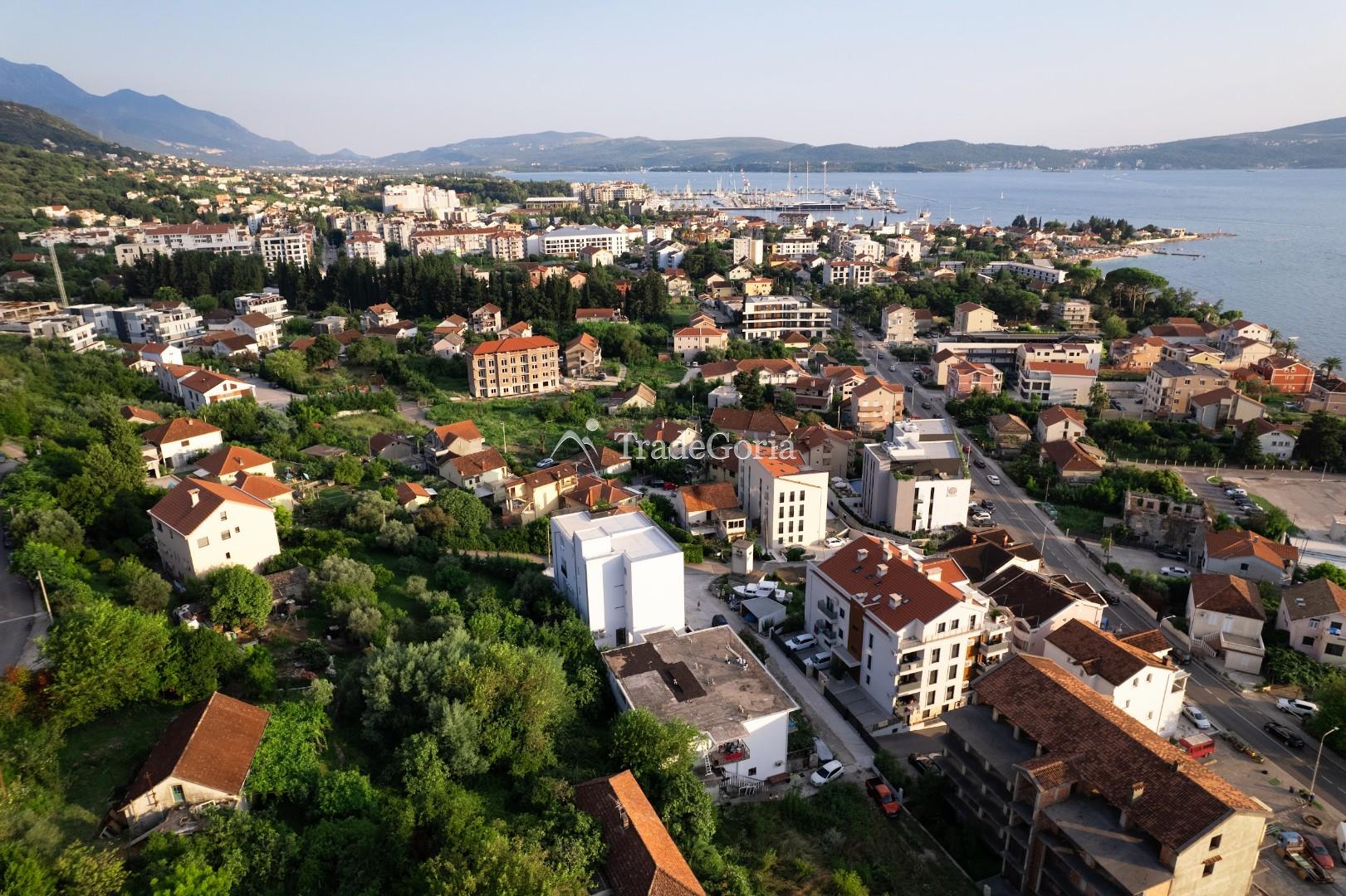One-bedroom apartment with parking in a club house in Tivat - 163,400 euros
