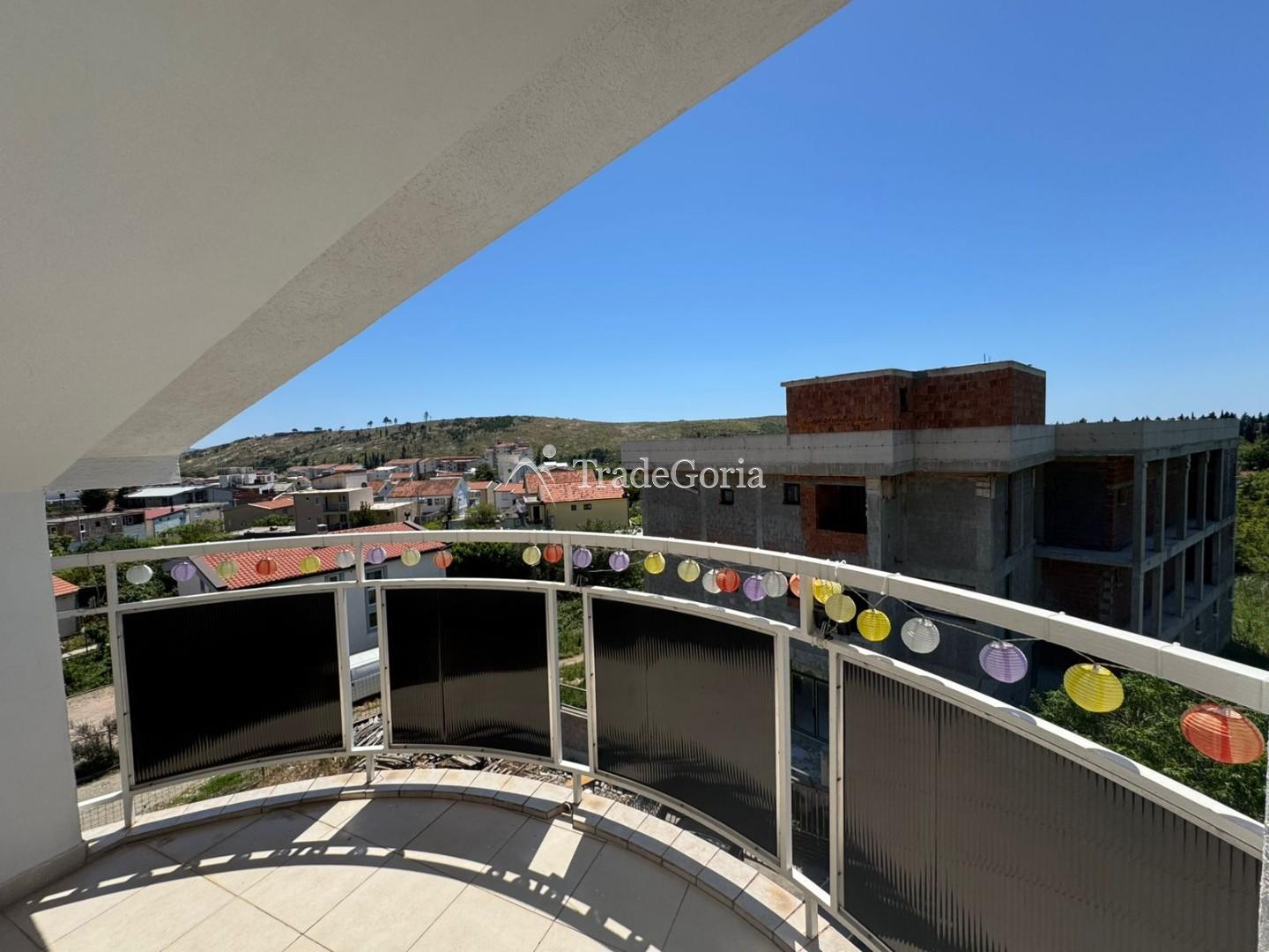 One-Bedroom Apartment Below the Main Road in Sutomore