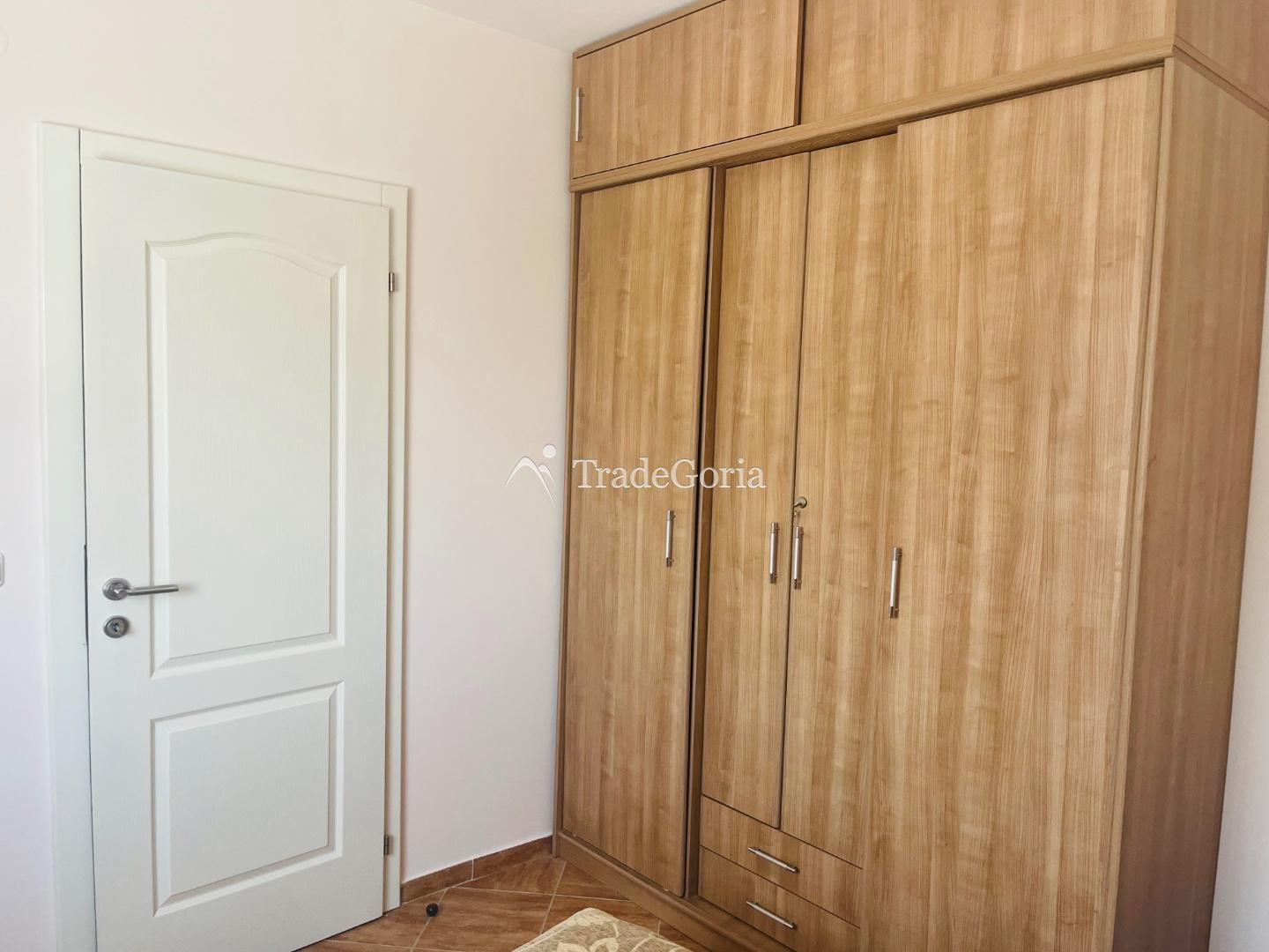 Квартира с отдельной кухней и просторным балконом в Сутоморе