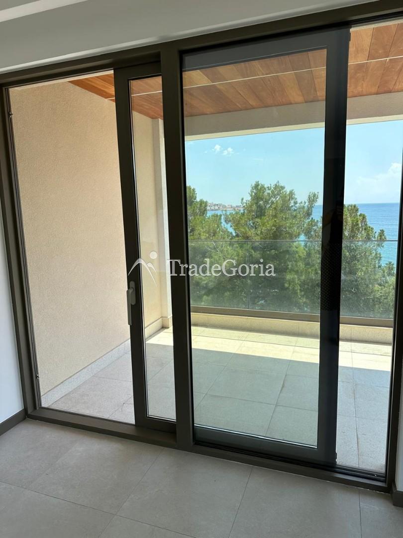 Apartment mit Meerblick und 1 Schlafzimmer in Bar, 1. Linie vom Meer - 168.000 Euro