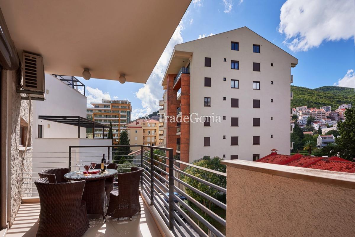 Apartment in the city center of Budva with 3 bedrooms - price 395,000 euros