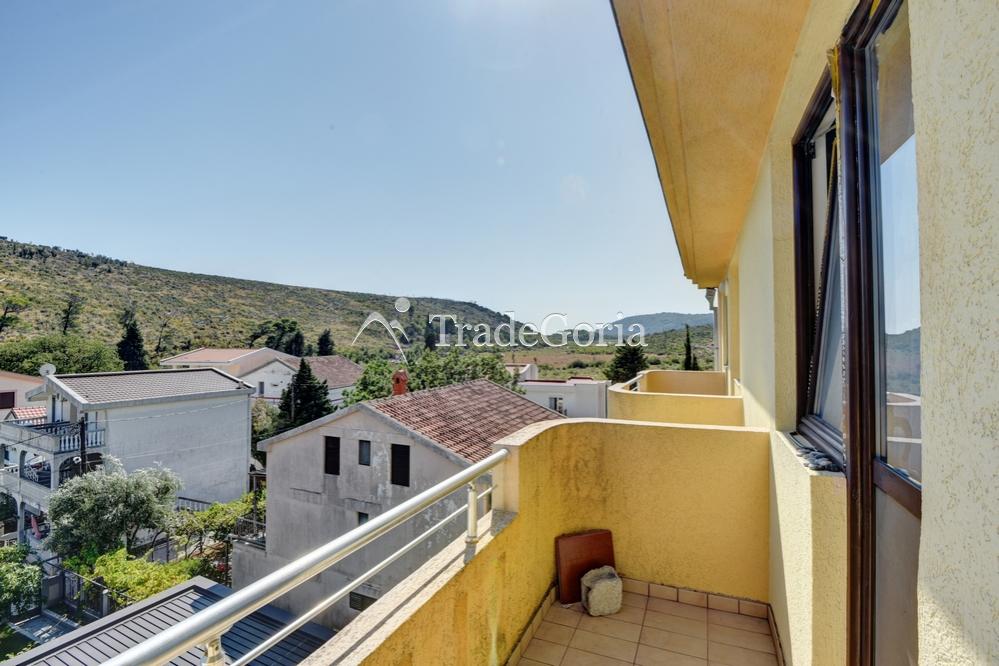 Apartment in the center of Sutomore with 2 bedrooms, total area of 65m2