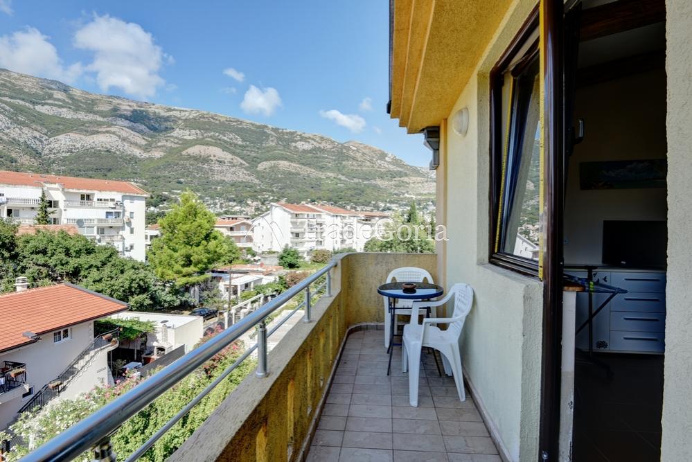 Apartment in the center of Sutomore with 2 bedrooms, total area of 65m2