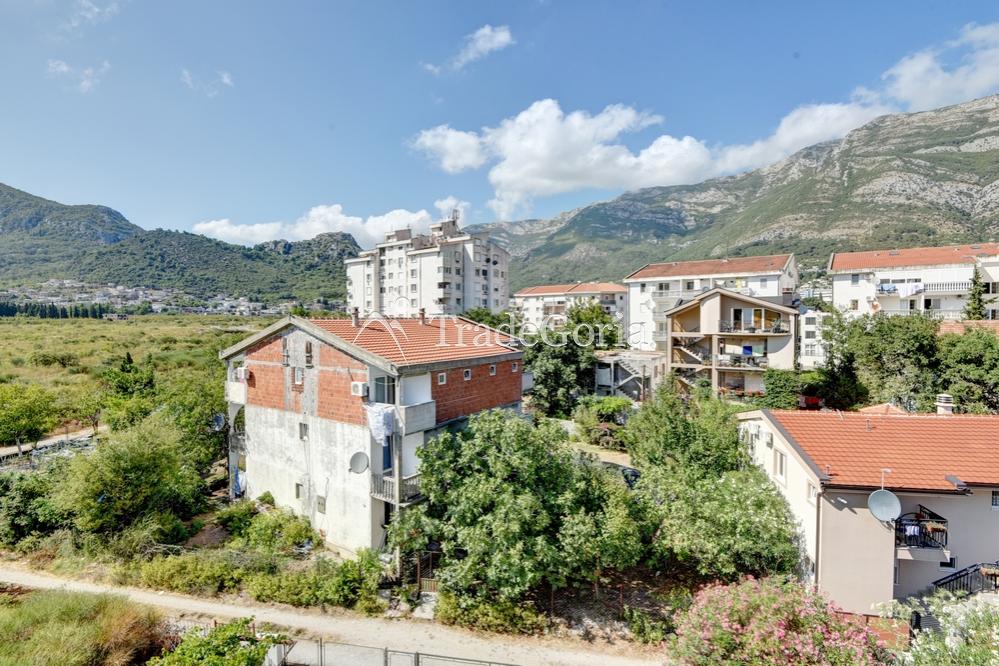 Apartment in the center of Sutomore with 2 bedrooms, total area of 65m2