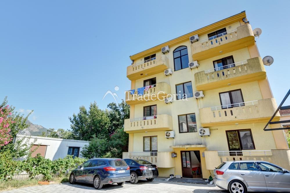 Apartment in the center of Sutomore with 2 bedrooms, total area of 65m2