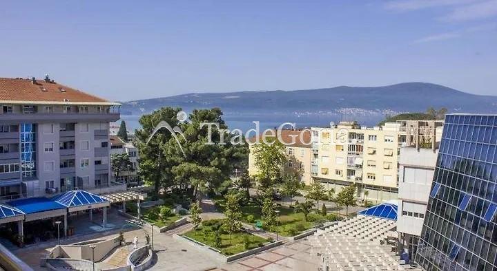 Apartment in the center of Tivat, 80 meters from the sea, 44 m2 - 177 000 euros