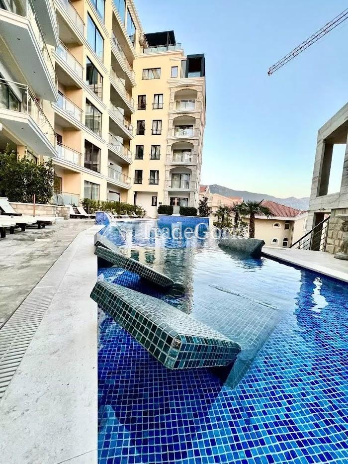 Apartment in a residential complex with a pool, spa, and gym