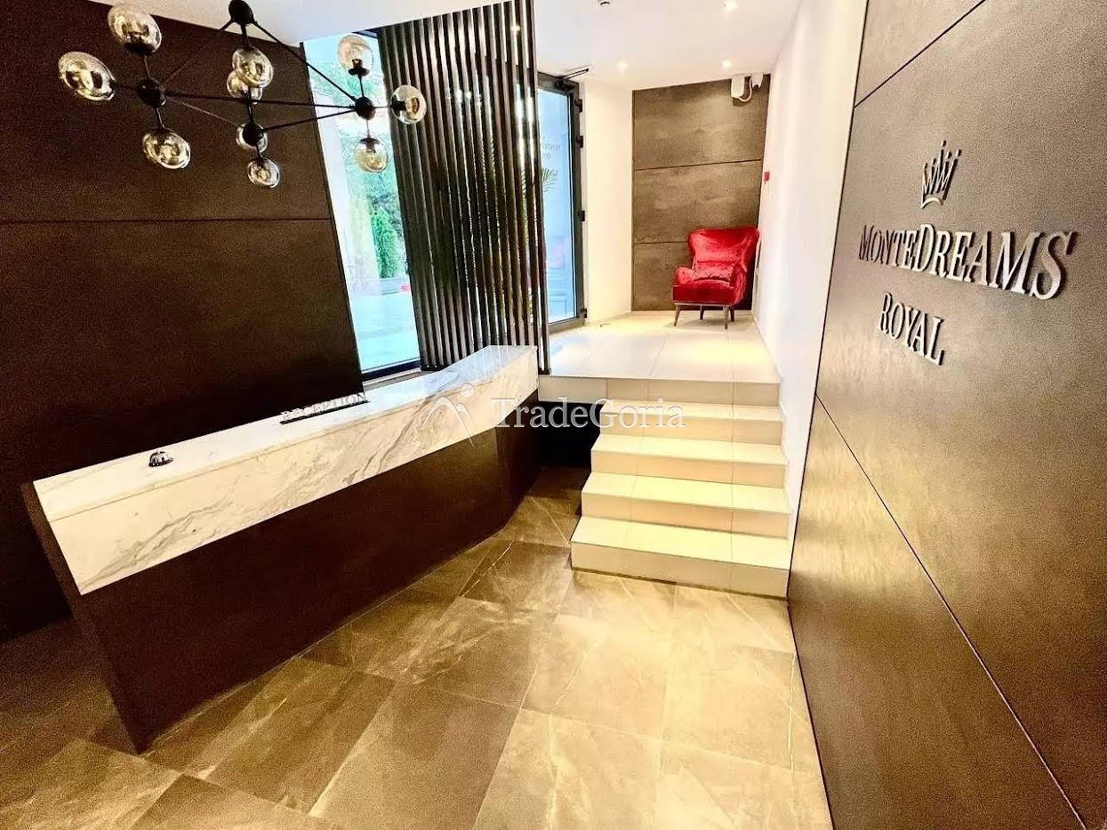 Apartment in a residential complex with a pool, spa, and gym