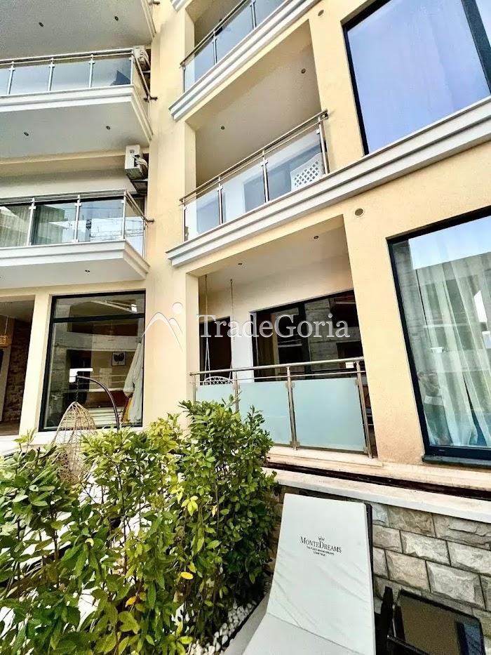 Apartment in a residential complex with a pool, spa, and gym