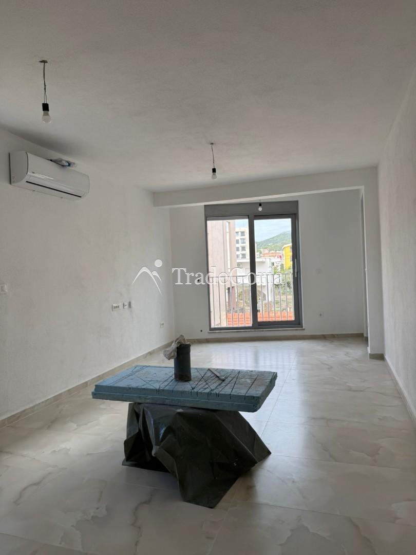 Apartments in a new building near the sea and Topolica Sports Center, Bar