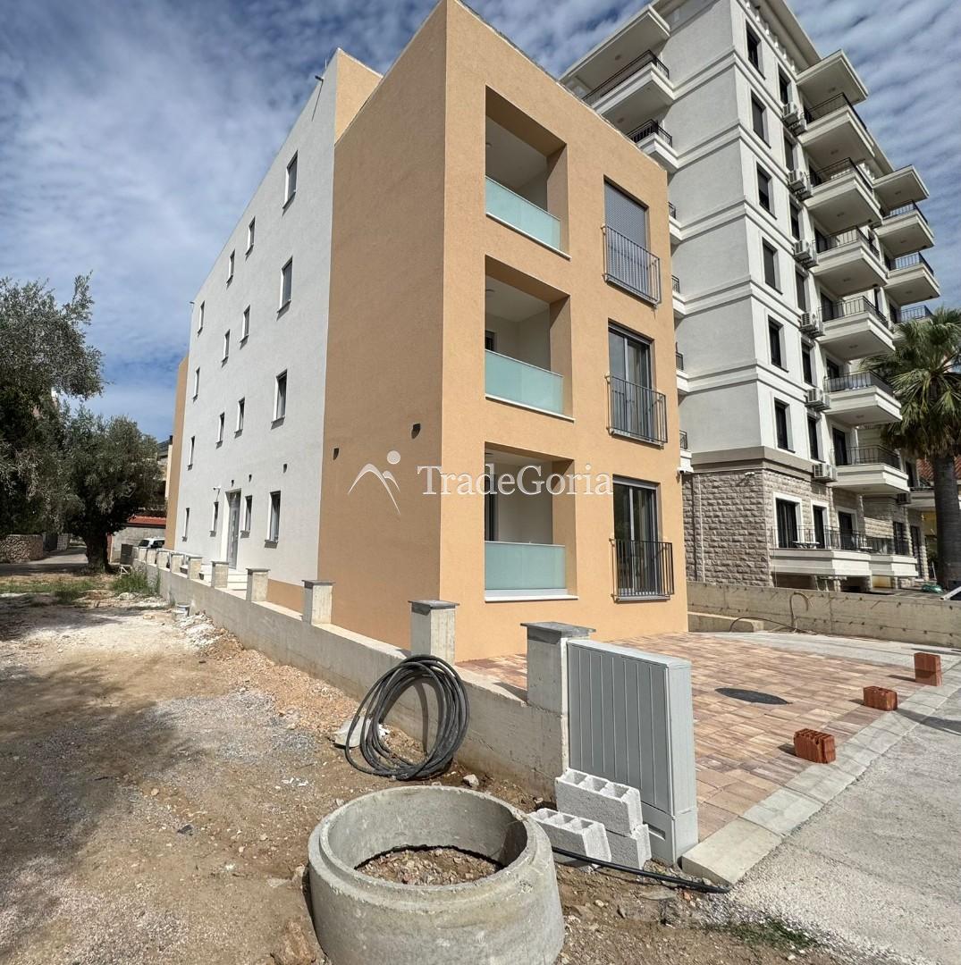 Apartments in a new building near the sea and Topolica Sports Center, Bar