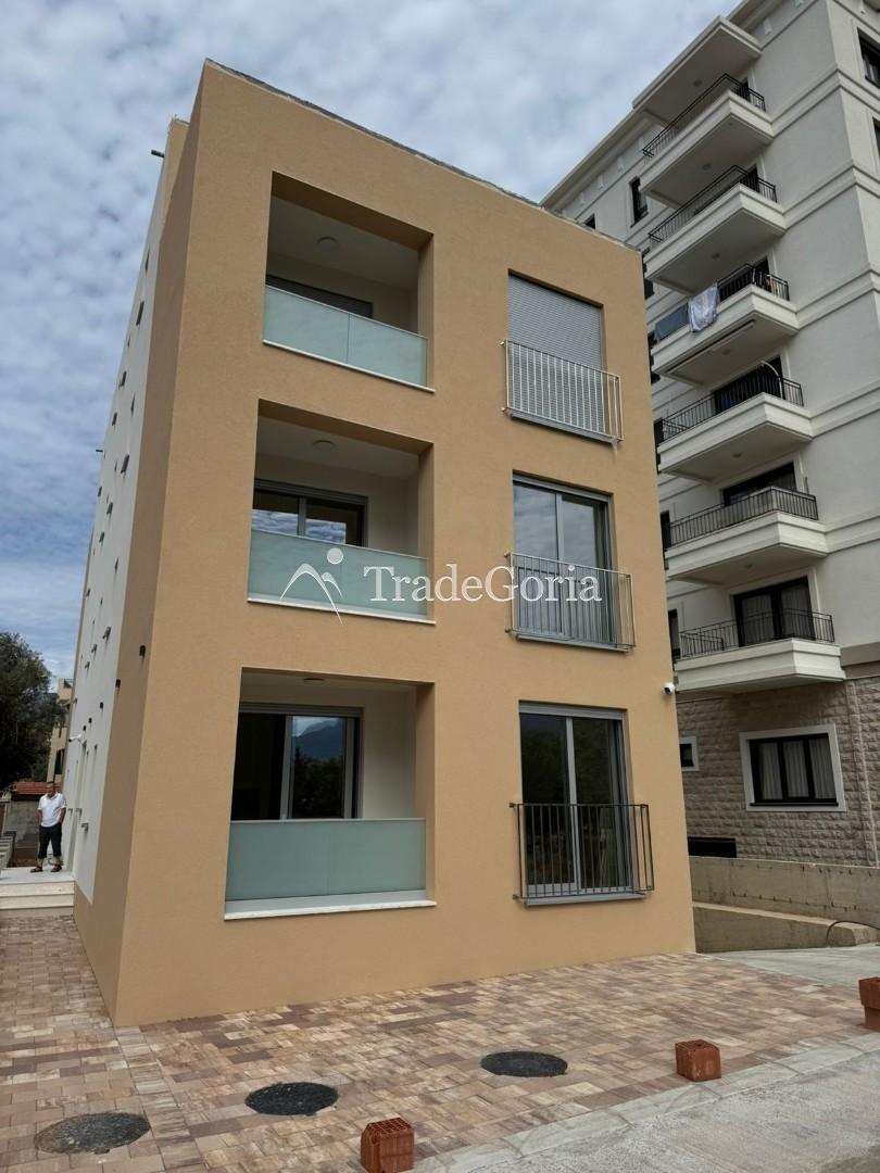Apartments in a new building near the sea and Topolica Sports Center, Bar