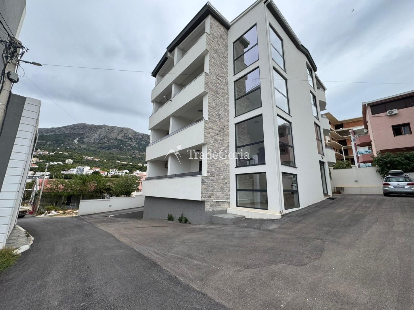 Apartments in a new building in Dobra Voda, below the main road