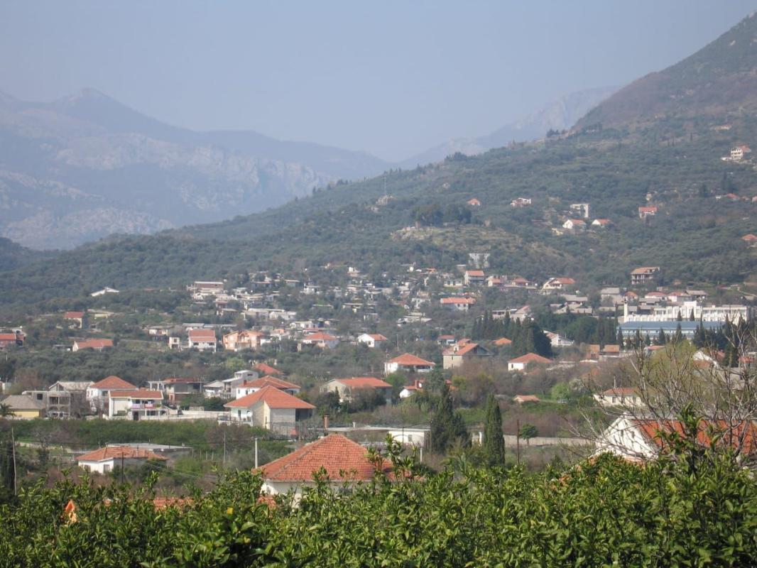 2025 m2 Placevi sa 55 m2 Objekta u Bartuli, Bar