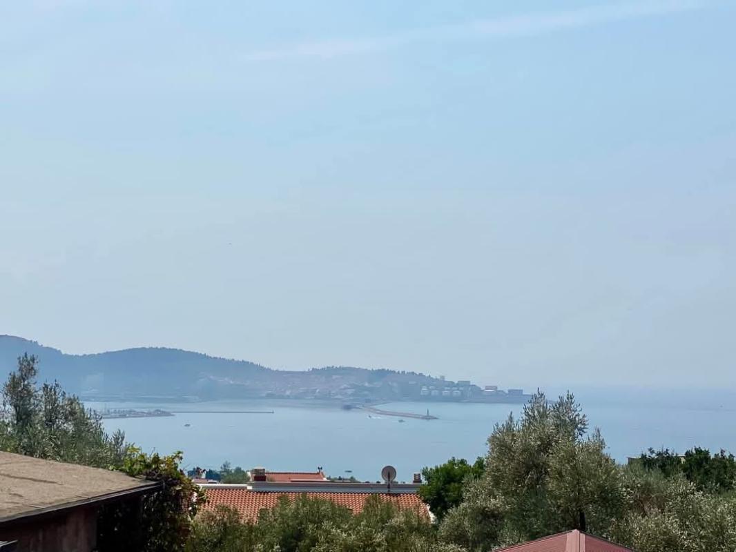 Большой семейный дом с видом на море в Шушани, Бар