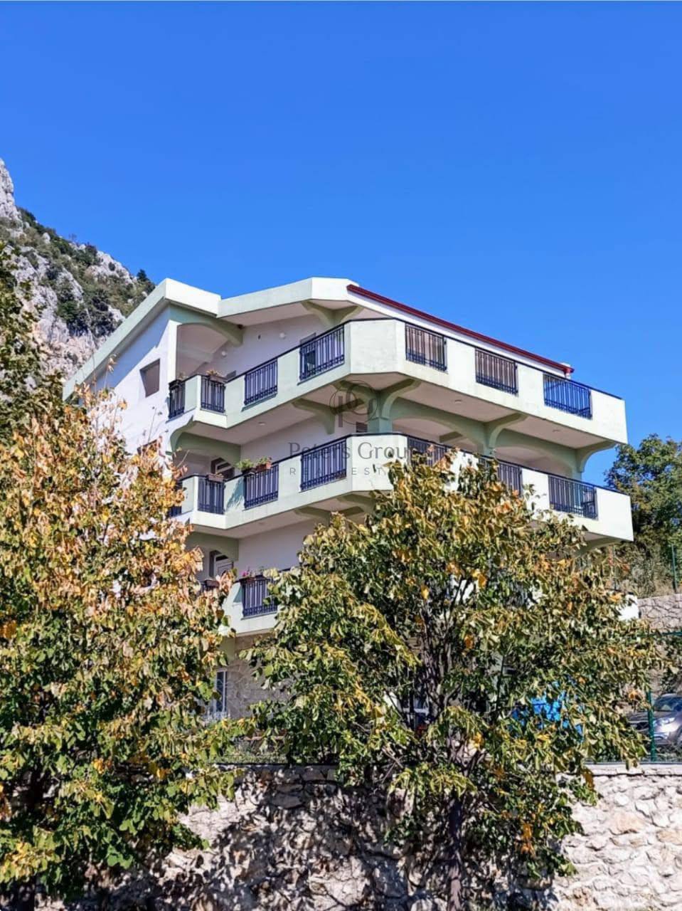 Large Four-Story House for Sale in Sutomore, Zagrađe
