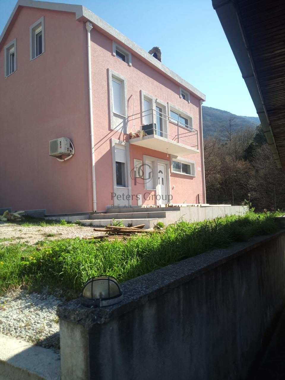 Großes Haus zum Verkauf in Sutomore, Haj-Nehaj-Gebiet