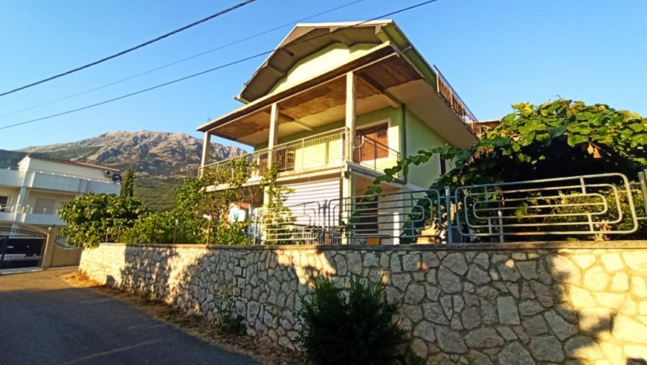 Großes Haus mit Meerblick und Terrassen in Dobra Voda
