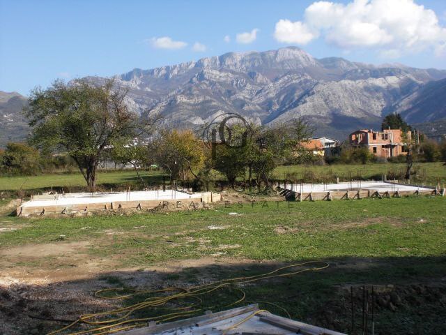 Large urbanized land plot in Bar for sale.