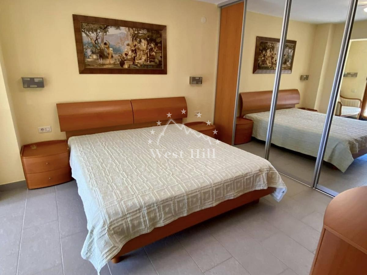 Legal two-storey house with sea view