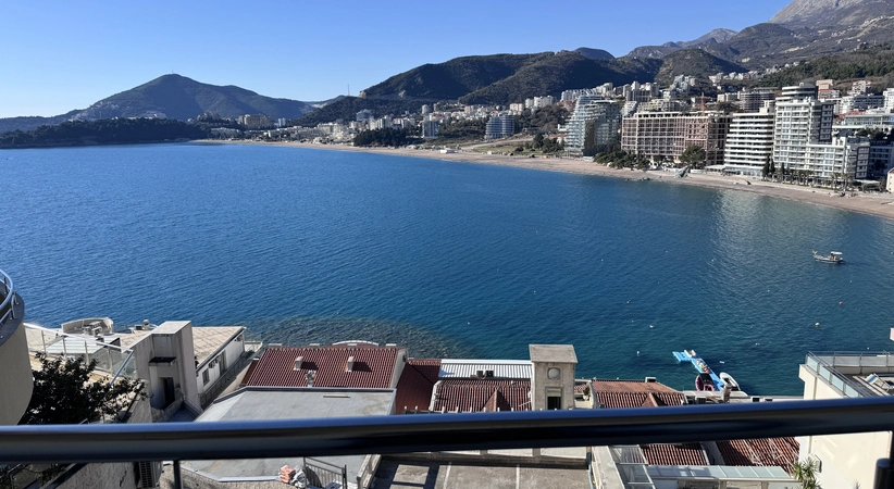 Luxus-2-Zimmer-Wohnung mit Panoramameerblick in Rafailovici, 50 Meter vom Meer entfernt